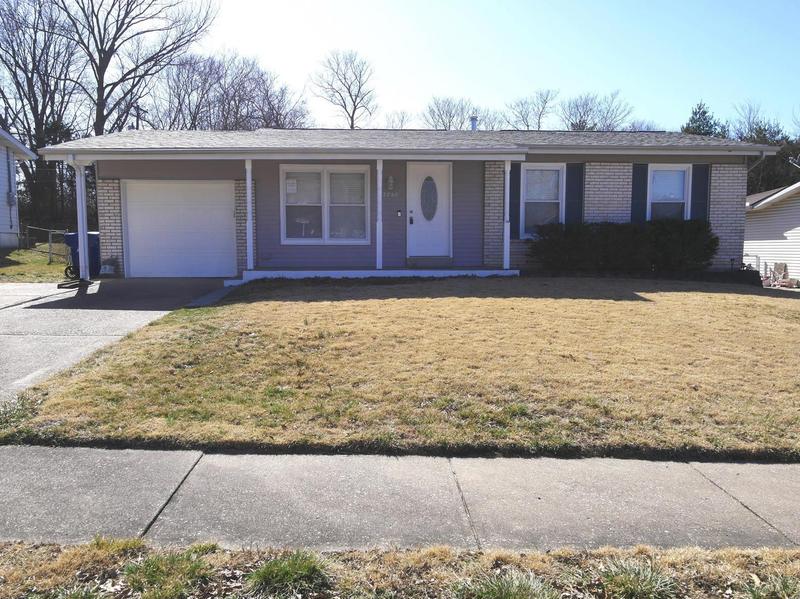 2260 Calle Vista Dr, Florissant, MO 63031 - MLS 24010876 for Sale
