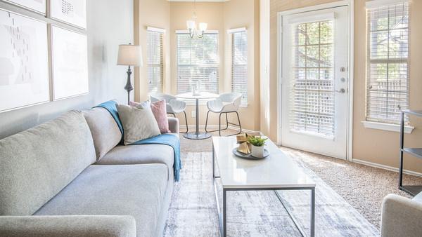 Rent Alon at Castle #1425 in San Antonio, TX - Landing