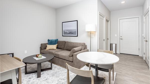Rent The Nicholas #335 in Columbus, OH - Landing