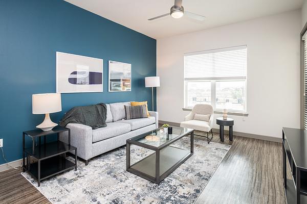 Rent Jewel on Landmark #1320 in Addison, TX - Landing