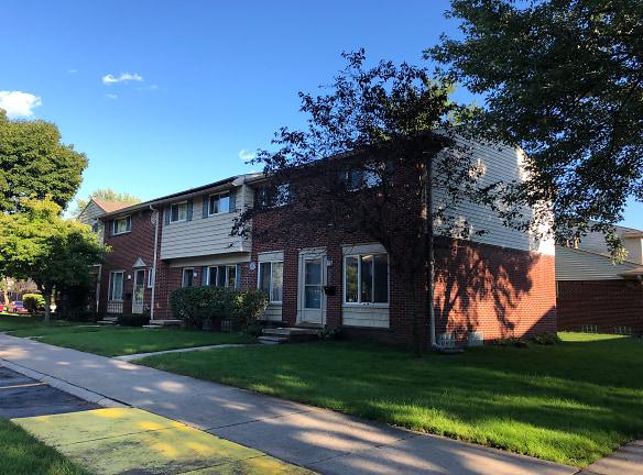 Wellesley Townhouses Apartments - 35798 Smith Rd - Romulus, MI Apartments for Rent