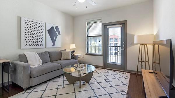 Rent Axis Hamilton Apartments #3306 in San Antonio, TX - Landing