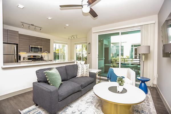 Rent The Douglas at Stonelake #14108 in Henderson, NV - Landing