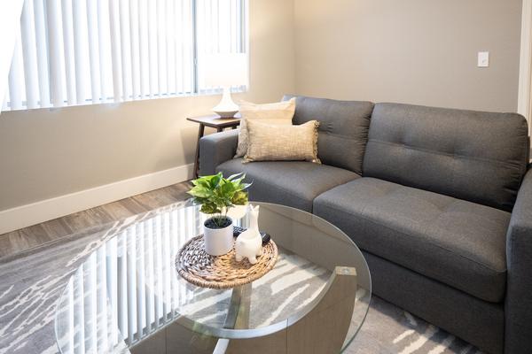 Rent Oxford Apartments #2096 in Phoenix, AZ - Landing