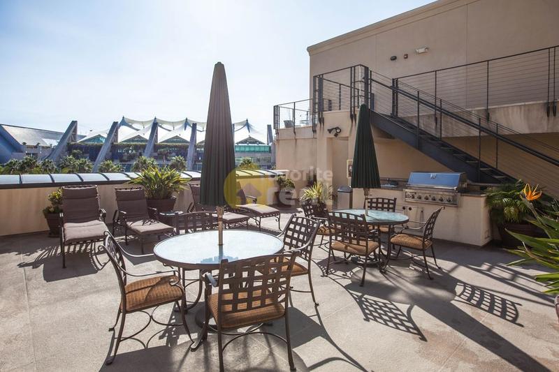 Gym, Garage, 2 Bedrooms, 2 Baths Condo in Marina, San Diego for Rent