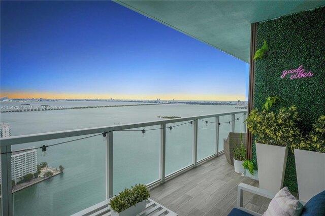 3 Bedroom 2.5 Bath In Miami FL 33132 for Rent