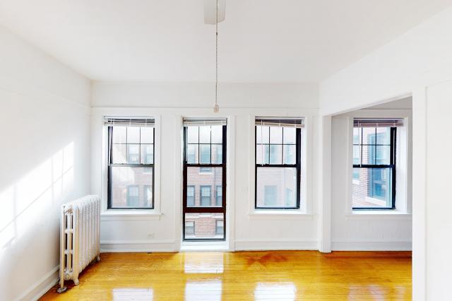 0 Bedroom 1 Bath In Chicago IL 60615 for Rent