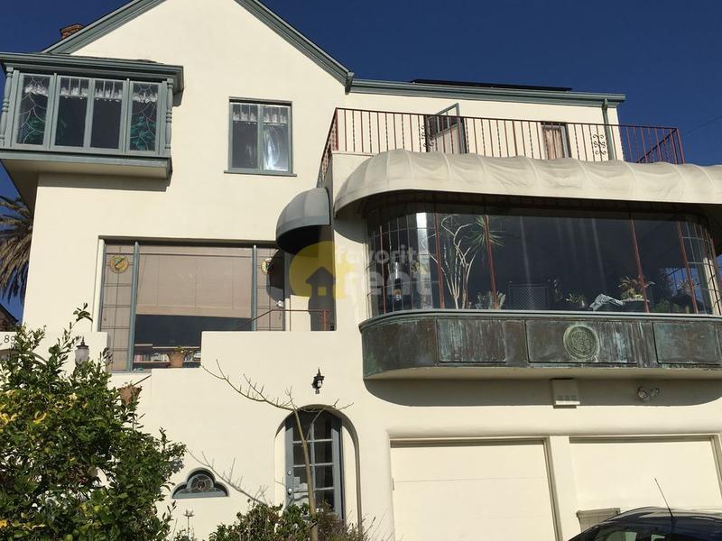 Spacious 3 bedroom house w/ parking in Oakland Hills for Rent