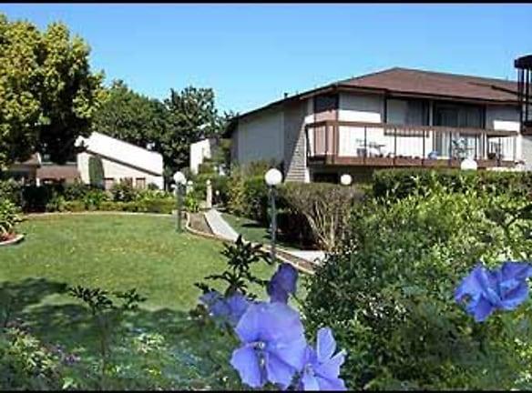 Raintree Apartments - 1058 S Winchester Blvd - San Jose, CA Apartments for Rent