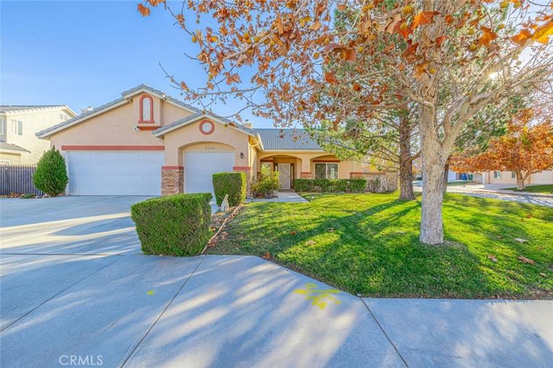 2104 West W Avenue, Lancaster, CA 93536 for Rent
