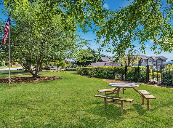 Pine Village North - 2400 Post Village Dr SE - Smyrna, GA Apartments for Rent