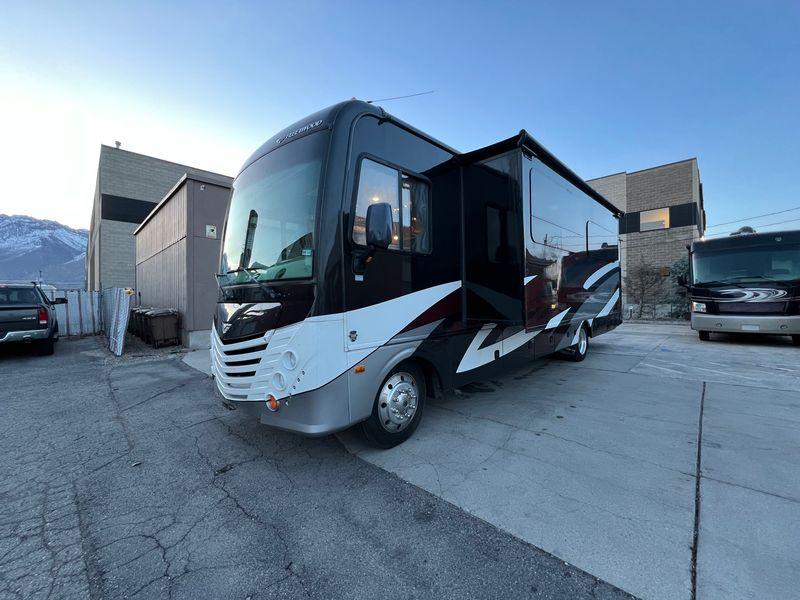 2018 Fleetwood Storm 34S Bath & Half with 2 Slides 35ft for Sale