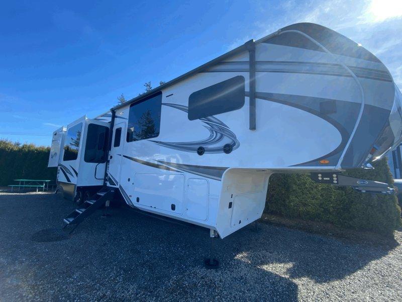 2021 Grand Design Solitude 390RK 42ft for Sale