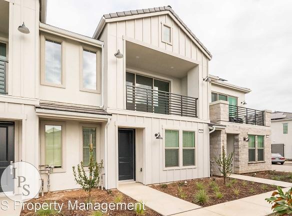 544 W Balsam Ln - Clovis, CA 93611 - Home For Rent