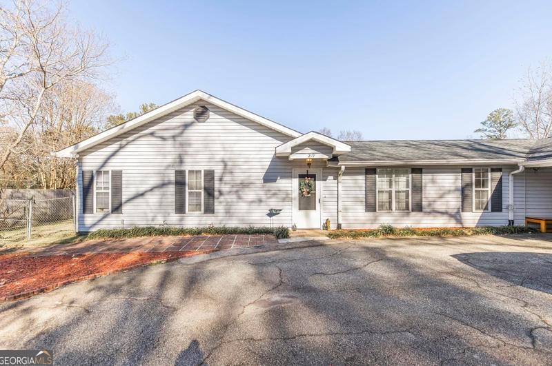 219 Lake Dr, Warner Robins, GA 31088 - MLS 20165243 for Sale