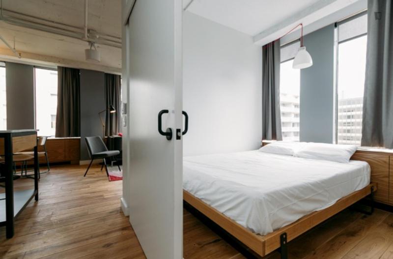 Charming double bedroom in Crystal City for Rent