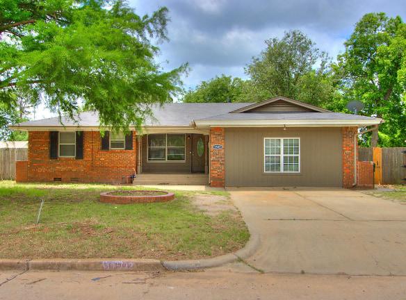 1502 Oakwood Dr - Norman, OK 73069 - Home For Rent