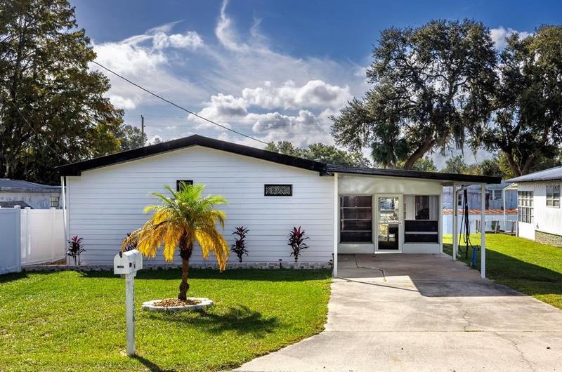 13426 Palm Dr, Astatula, FL 34705 - MLS G5075791 for Sale