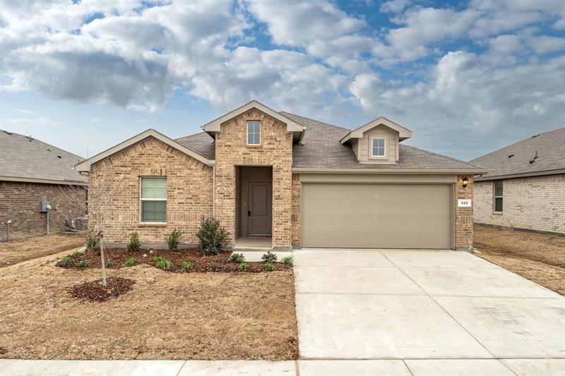 325 Beekeeper Dr, Fort Worth, TX 76131 for Rent