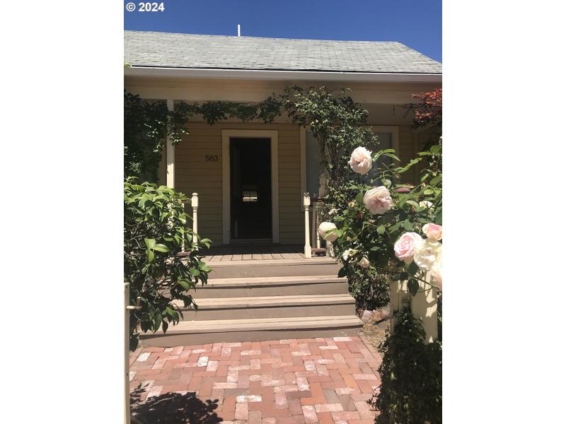 583 N 5TH AVE, Gold Hill OR 97525 for Sale