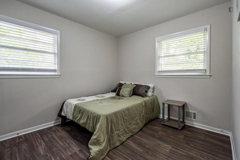 Comfy double bedroom in Center Hill for Rent