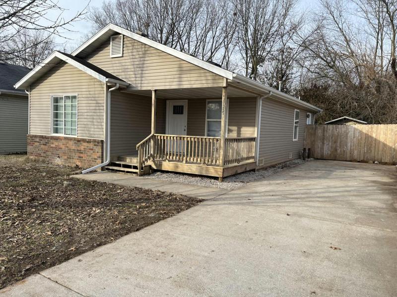 1117 N HEARTLAND AVE, Springfield, MO 65802 Single Family Residence For Sale  MLS# 60260531