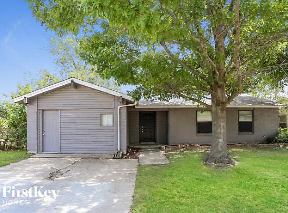 3205 Hanover Drive - Arlington, TX 76014 - Home For Rent
