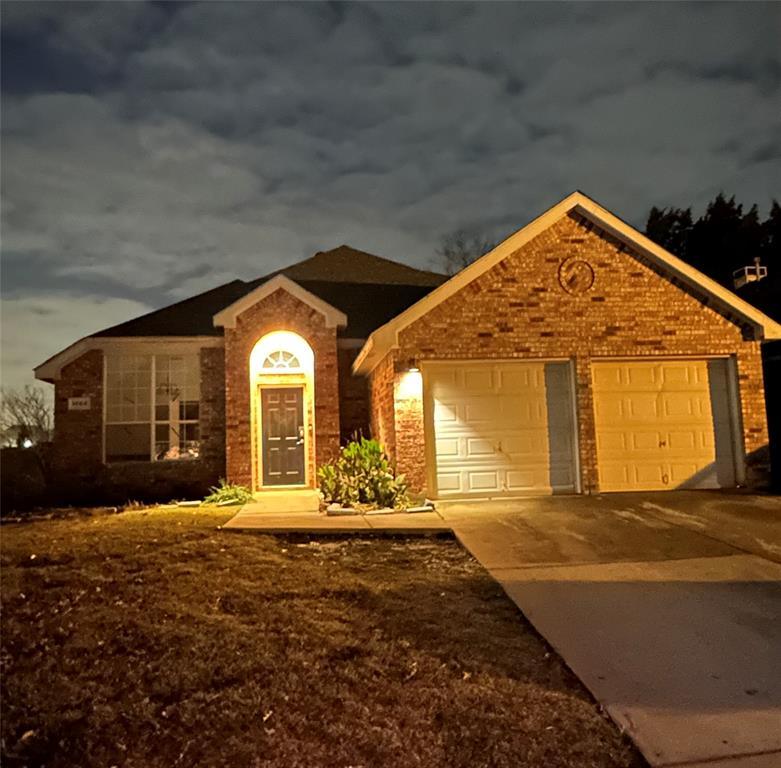 1664 Knoll Ridge Cir, Corinth, TX 76210 for Rent