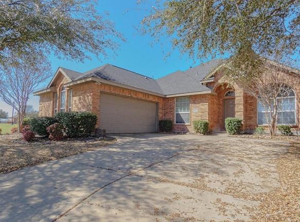7201 Beverly Dr - Rowlett, TX 75089 - Home For Rent
