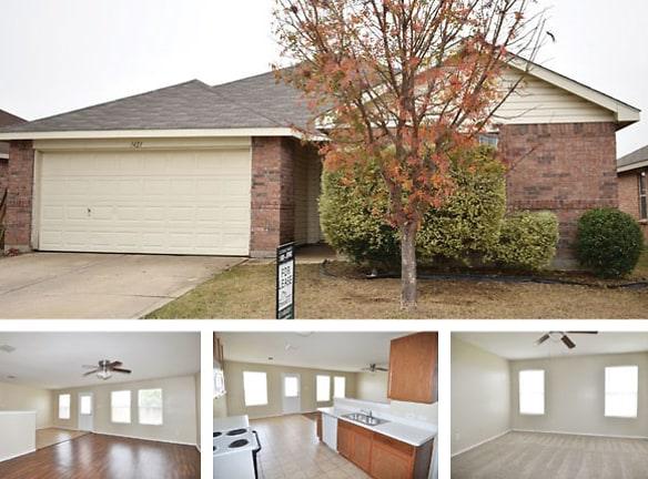 1421 Queens Brook Lane - Fort Worth, TX 76140 - Home For Rent