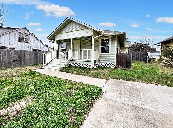 1122 3rd St - Rosenberg, TX 77471 - Home For Rent