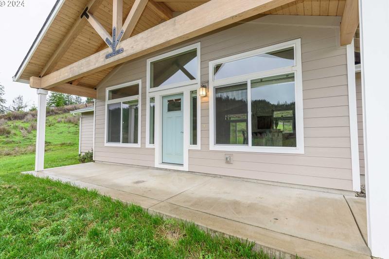 92097 N Fork Ln, Myrtle Point, OR 97458 - MLS 24295236 for Sale