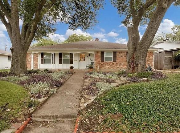 1760 Mapleton Dr - Dallas, TX 75228 - Home For Rent