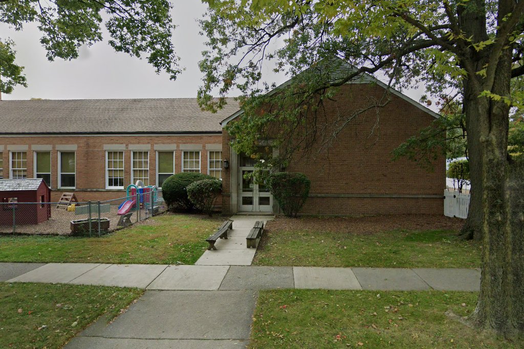 Creative World Montessori School