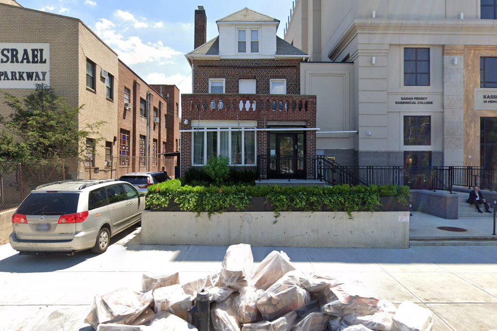 Mirrer Yeshiva High School