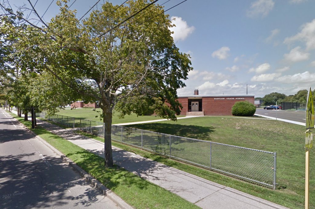 Babylon Memorial Grade School