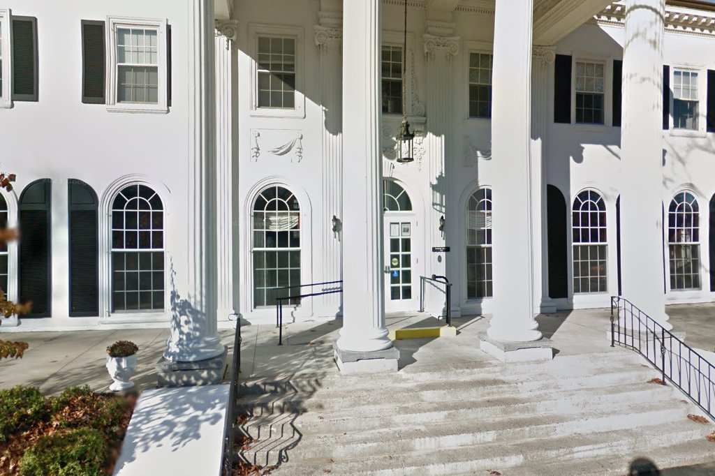 Albertus Magnus College