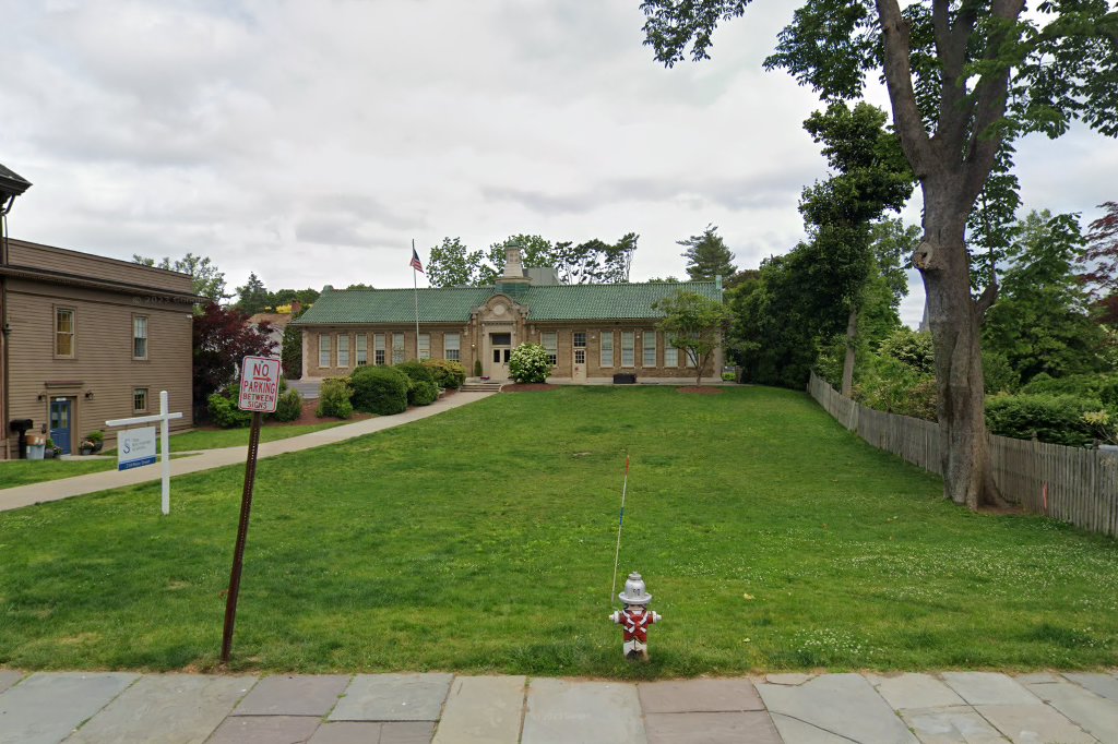 Eagle Hill - Southport