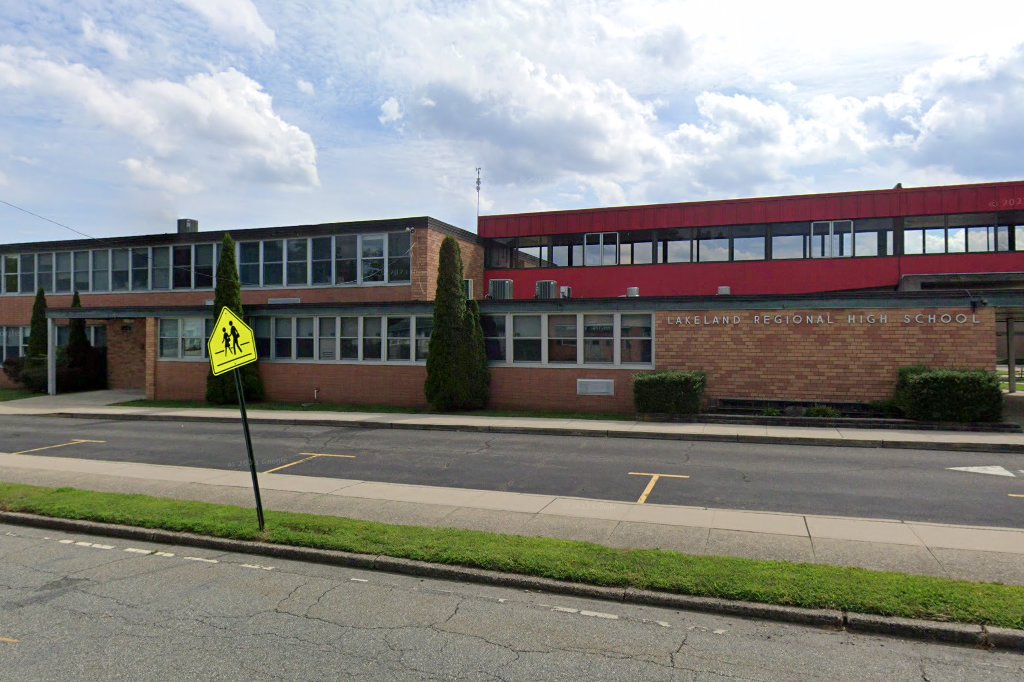 Lakeland Reg H School