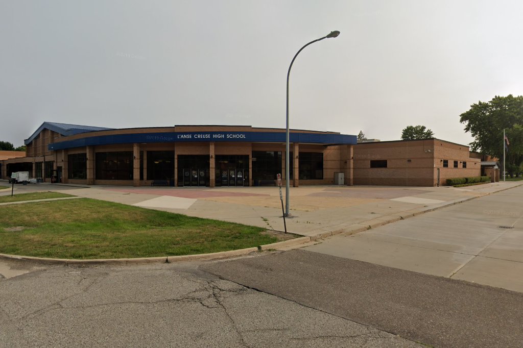 L'Anse Creuse High School