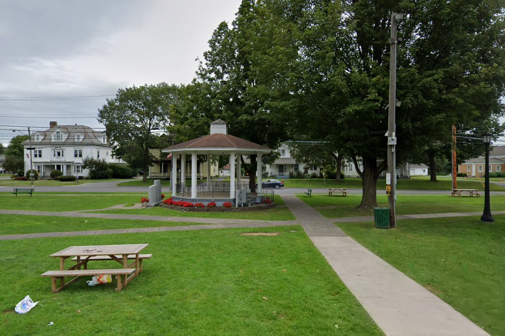 Whitesboro Village Court