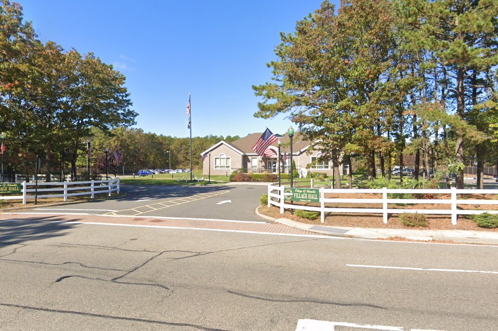 Islandia Village Court