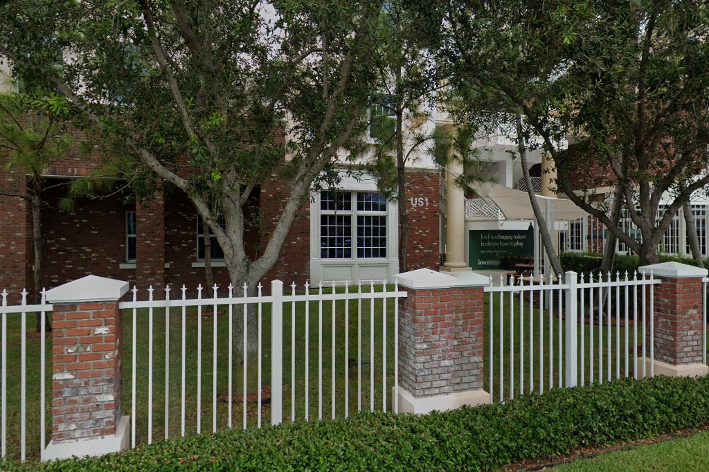 Pine Crest School
