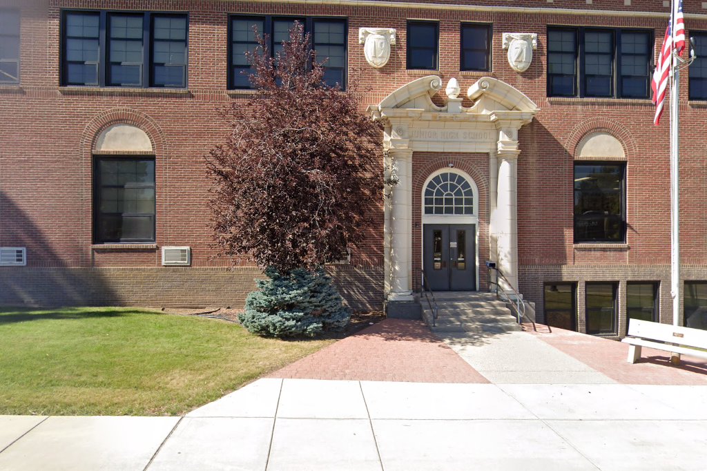 Lewistown 7-8 School