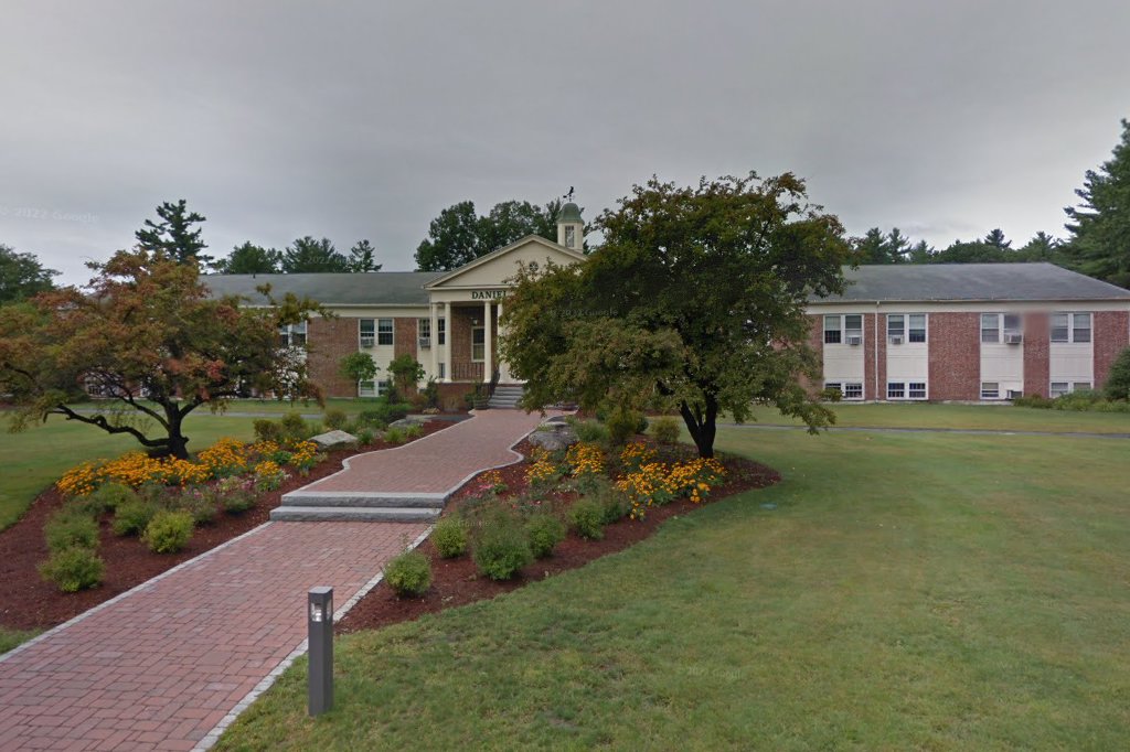 Daniel Webster College