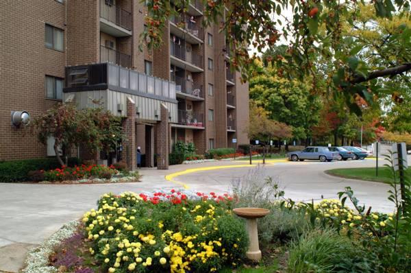 Ray C Sutliff Apartments